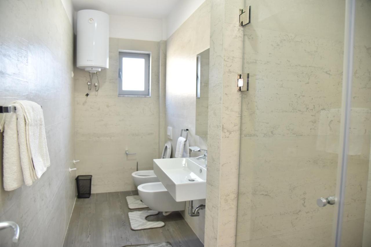 Hotel Imperiale Δυρράχιο Εξωτερικό φωτογραφία